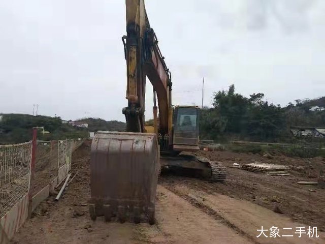 小松 PC240LC-8 挖掘机